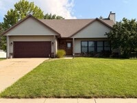 Building Photo - Four Bedroom Single Family Home in Forest Hills Schools!