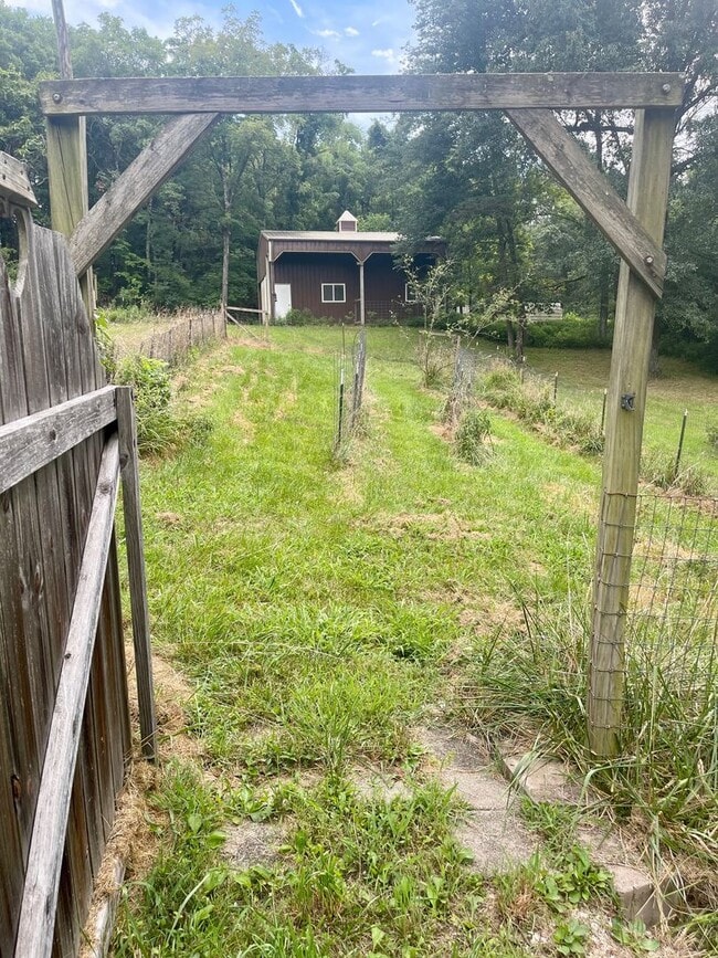Building Photo - Unique 4 Bedroom Home on Dead-End Road w/ 6 Acres
