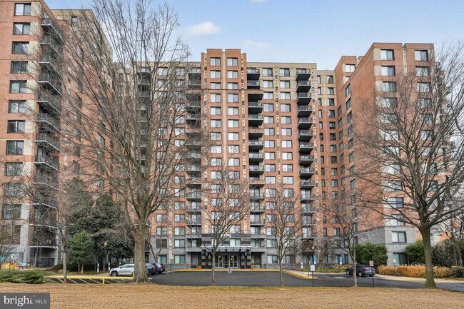 Building Photo - 2451 Midtown Ave