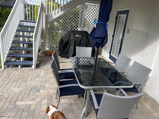 Building Photo - 1337 Center Ln