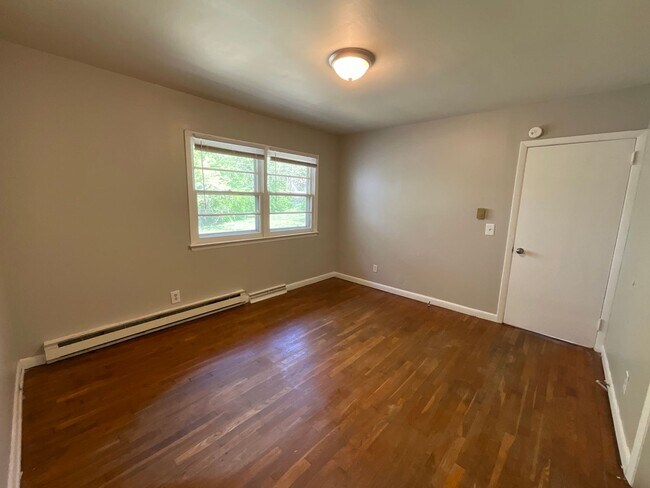 Building Photo - 1533 Beaucrest Ave