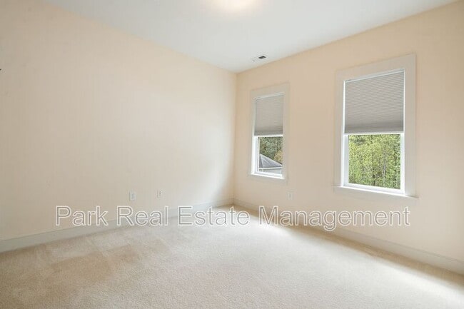 Building Photo - 44 Danbury Ct