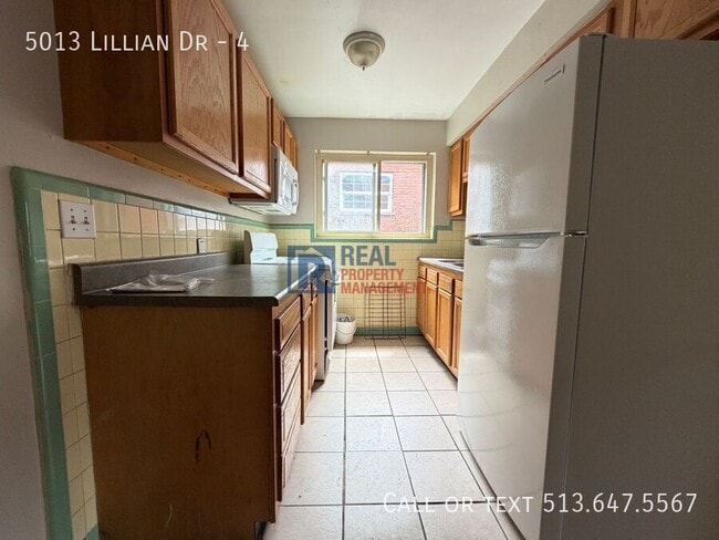 Building Photo - 5013 Lillian Dr