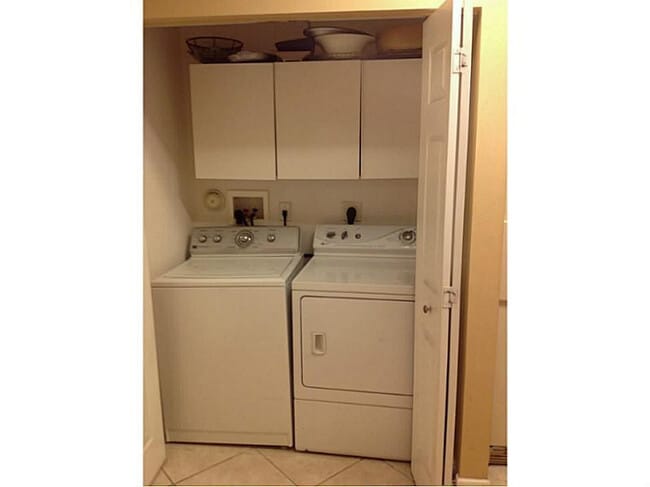 Building Photo - 4740 SW 12th Pl