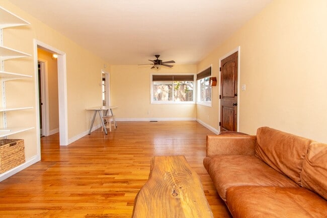 Building Photo - Well Maintained & Bright Detached 2 bed / 1 bath Home In Quiet Neighborhood of North Park - Peak ...