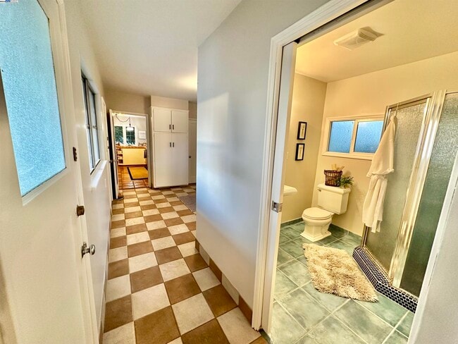 Building Photo - 915 Estudillo Ave