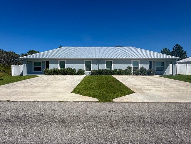 Building Photo - 6819 San Bruno Dr