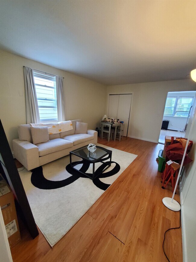 Building Photo - 16 Mechanic St