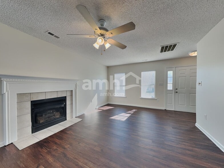 Building Photo - 10126 Illoria Dr