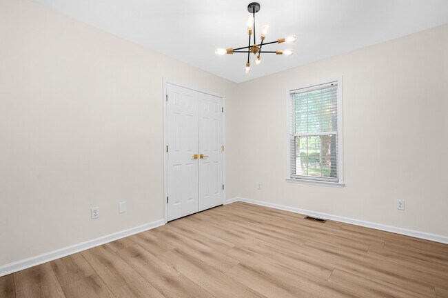Building Photo - 305 Dearing Dr