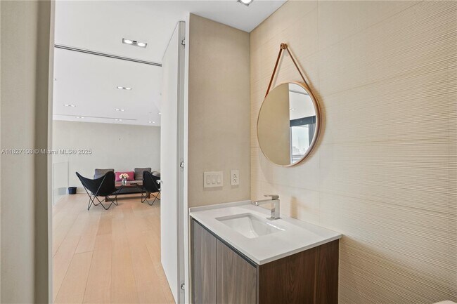 Building Photo - 650 NE 32nd St