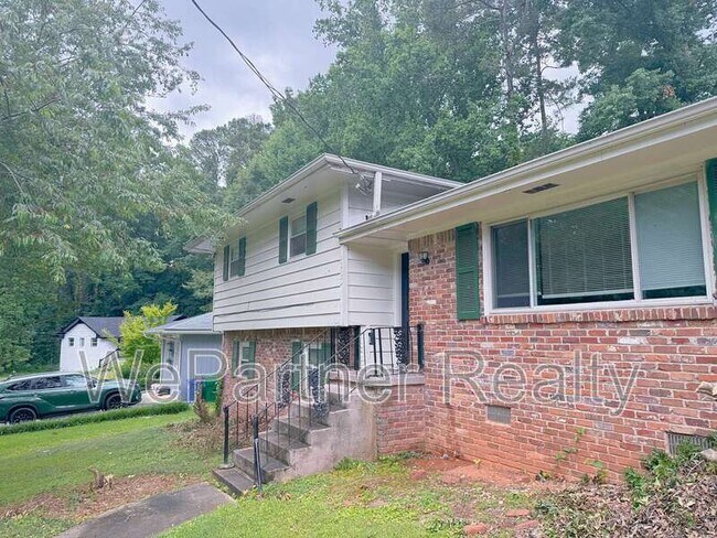 Building Photo - 2223 Shamrock Dr