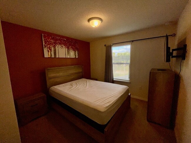 Building Photo - Spacious 5-Bed / 4.5-Bath Townhome w/ Private Pool & Sundeck in Gated Oakmont at Solterra Near Di...