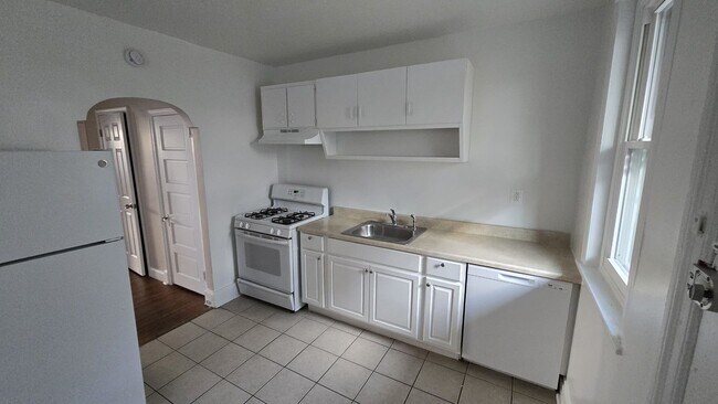 Building Photo - Beautiful West Philadelphia Porch Front