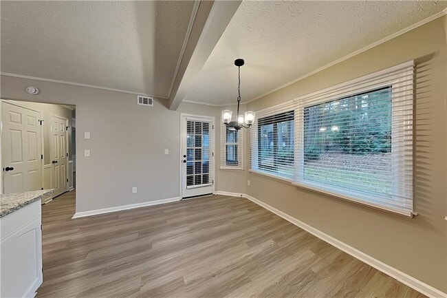 Building Photo - 9880 Lake Forest Way