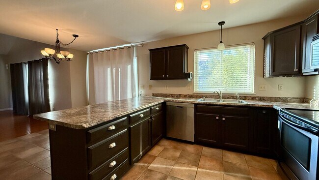 Building Photo - Northwest Colorado Springs Gem Near Trails...