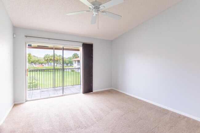 Building Photo - 3031 Holiday Springs Blvd