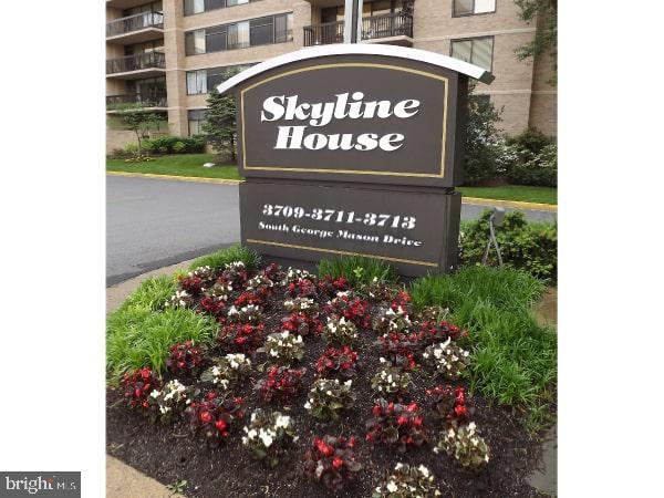 Building Photo - 3709 S George Mason Dr