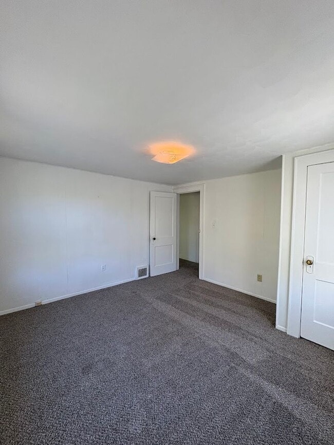 Building Photo - Four bedroom two bathroom home for rent
