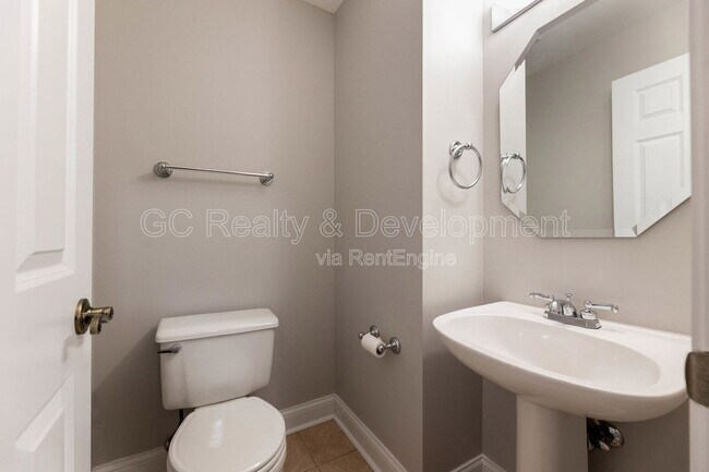 Building Photo - 8015 Windsor Dr