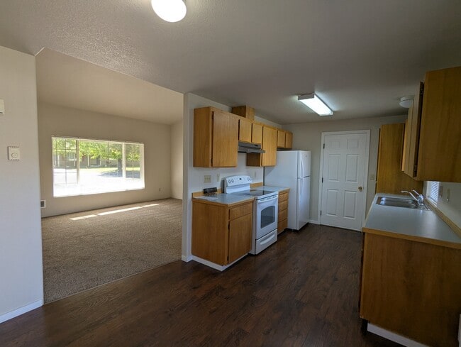 Building Photo - 61862 Avonlea Cir