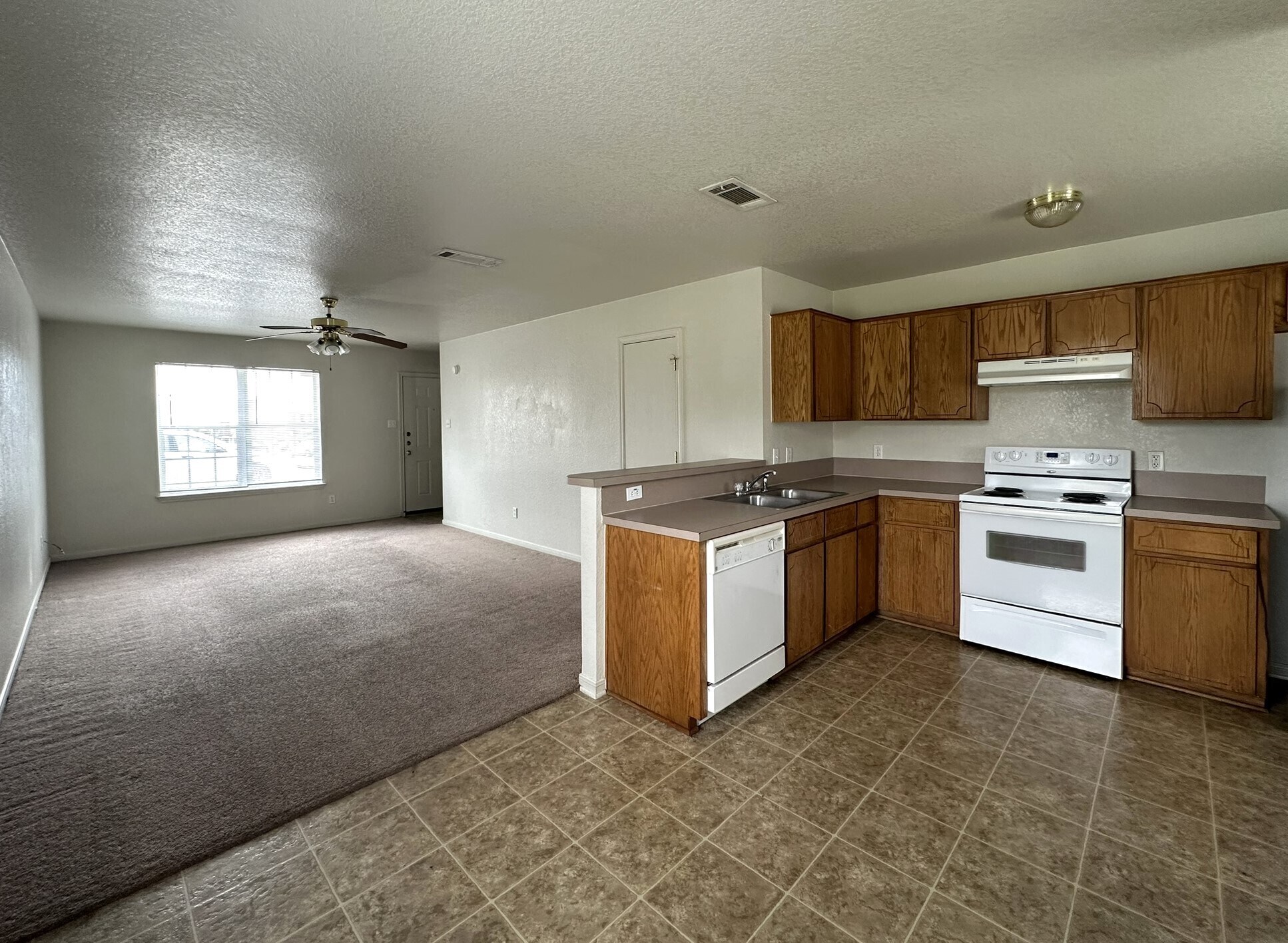 Building Photo - 4210 Primrose Dr