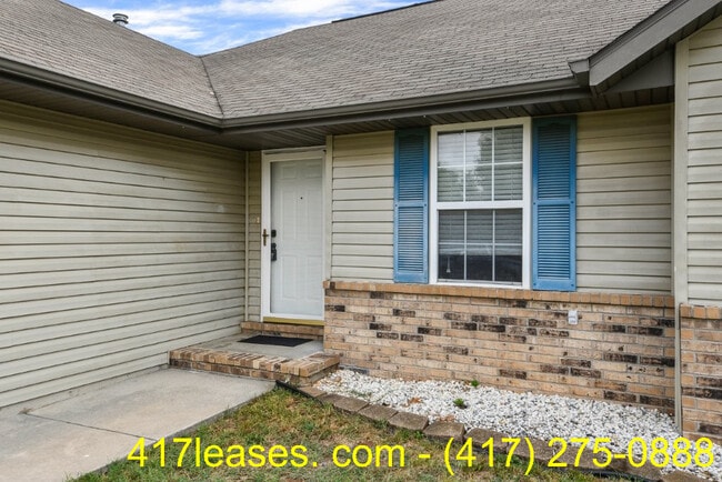 Building Photo - 834 S Duke Ave