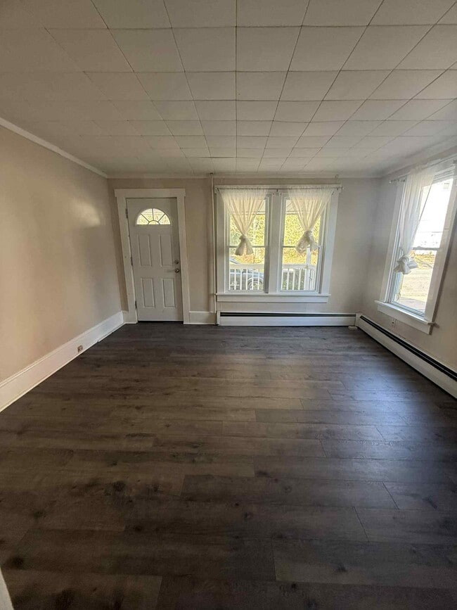 Building Photo - 522 E 4th St