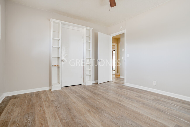 Building Photo - Charming 3 Bedroom in Columbus!