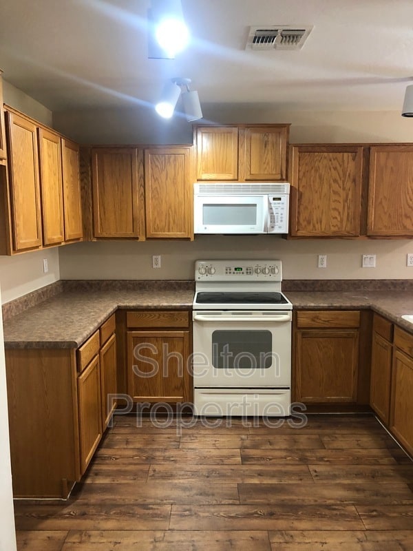 Building Photo - 10153 N 115th Dr