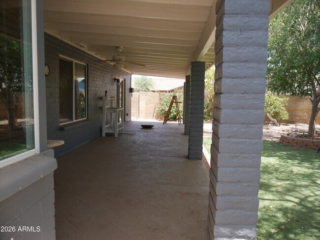 Building Photo - 1201 W Loughlin Dr