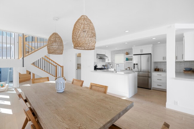 Building Photo - 1126 E Balboa Blvd