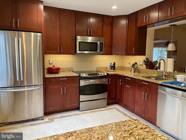 Building Photo - 10354 College Square