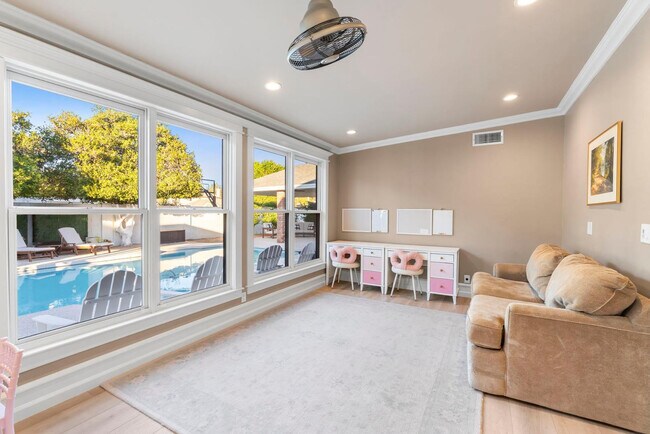 Building Photo - 1832 E Menlo St