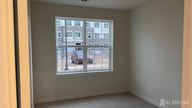 Building Photo - 611 Lorhan Dr