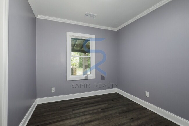 Building Photo - Charming 4-Bed, 2-Bath Gem in Atlanta's He...