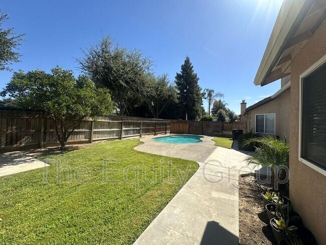 Building Photo - 2322 E Beech Ct