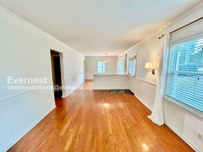 Building Photo - 1807 Dresden Dr NE