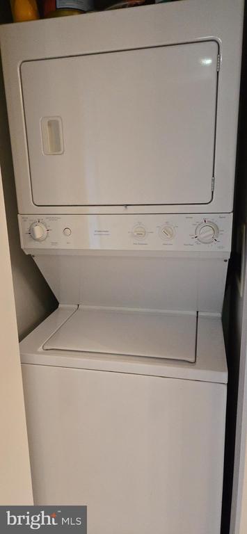 Building Photo - 717 S Christopher Columbus Blvd