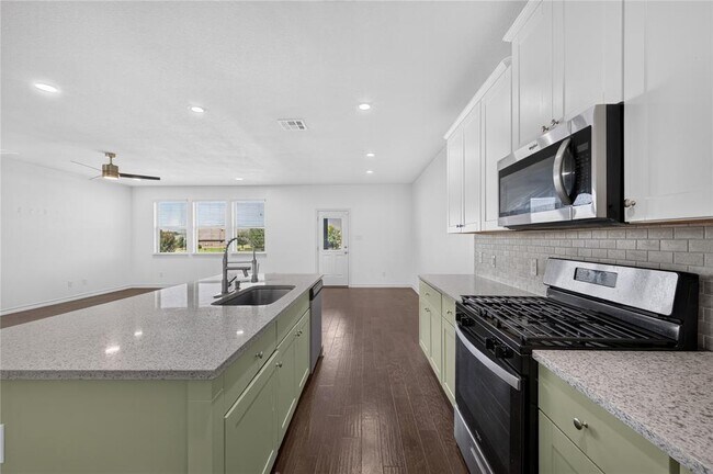 Building Photo - 7634 Leonardo Dr