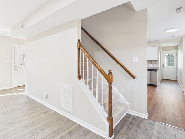 Building Photo - 12024 Lockett Ridge Ave