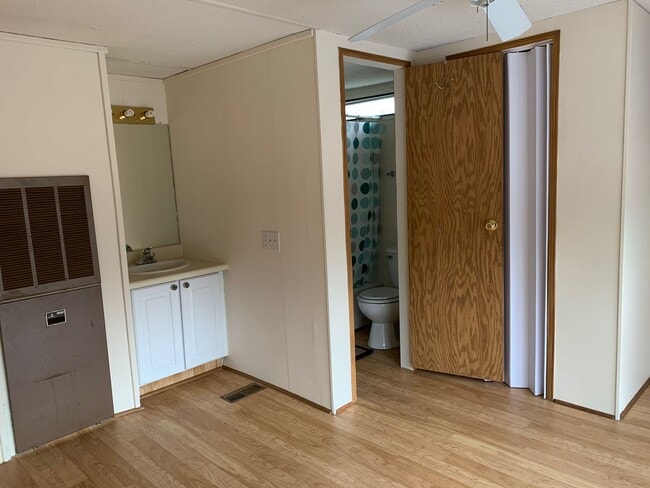 Building Photo - 3 BR, 2 BA Single Wide on Private Lot *Pri...