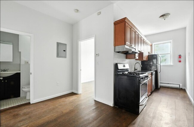 Building Photo - 136A Clendenny Ave