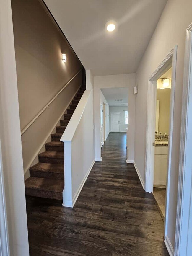 Building Photo - 369 Highline Trl