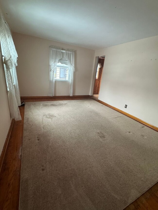 Building Photo - 3 Bedroom 1.5 Bath Rental Rome NY