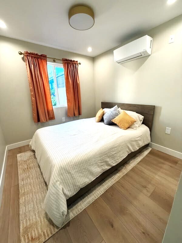 Building Photo - 8509 Croydon Ave