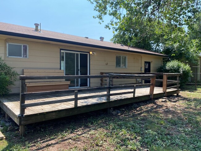 Building Photo - 5 Bed 2 bath Home - Close to CSU - Student...