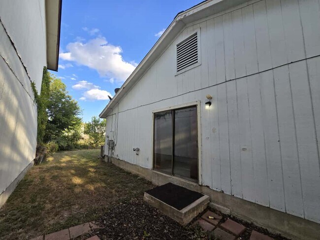 Building Photo - 8338 Longhorn Ridge Dr