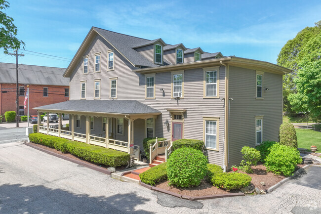 611 Ten Rod Rd North Kingstown, RI 02852 - 611 Ten Rod Rd