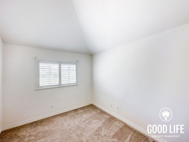 Building Photo - 32971 N Peak Dr